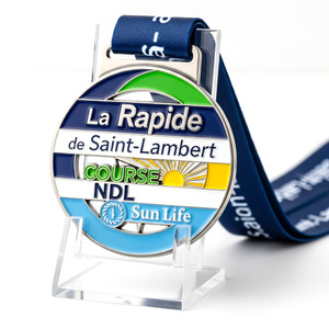 Médaille de finisseur La Rapide De Saint <span class=keywords><strong>Lambert</strong></span>, émail circulaire rayé effet soleil levant en relief, avec ruban bleu, pour les courses urbaines canadiennes - Product Image 1
