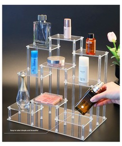 Expositor Acrílico Transparente Multicapa con Escalones para Figuras, Teteras y Perfumes - Altura de Estante de 5 cm - Product Image 3