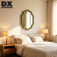 Miroir mural ondulé irrégulier DX Designs, finition vert olive brillante et épurée, miroir décoratif pour salon et chambre à coucher
