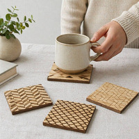 Ensemble de 4 sous-verres en bois, sous-verres géométriques gravés au laser en bambou, protection de table ronde en bois massif naturel pour la maison