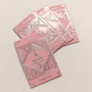 Étiquettes Art Déco roses, étiquettes de parfum en argent gaufré pour femmes avec adhésif écologique, autocollants métalliques personnalisés - Product Image 1