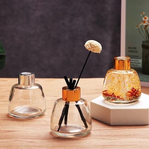 Bottiglia di diffusore di olio essenziale di profumo ricaricabile da 100ml con coperchio in legno rotondo a forma di mela bottiglia di diffusore di vetro vuoto chiaro - Product Image 4