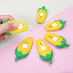 Cuchillo multiusos Lidemei Cartoon Corn, mini cuchillo de plástico portátil para cortar papel, para empaquetar, desempaquetar y usar en regalos. - Product Image 3