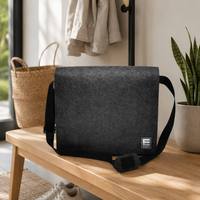Sac bandoulière messager à rabat en feutre recyclé écologique couleur anthracite, vente en gros, logo personnalisé, direct usine, sac fourre-tout à l'épaule