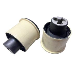 Douille d'essieu arrière en caoutchouc 1J0501541C 1J0501541B 6R0501541A 6R0501541B pour Audi A1 A3 TT VW Beetle Golf 1999-2006 - Product Image 1