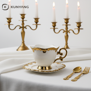 Juego <span class=keywords><strong>de</strong></span> Tazas y Platos <span class=keywords><strong>de</strong></span> Café <span class=keywords><strong>de</strong></span> Cerámica Europea <span class=keywords><strong>de</strong></span> Lujo, Taza <span class=keywords><strong>de</strong></span> Té <span class=keywords><strong>de</strong></span> Porcelana con Borde Dorado en Relieve para Té <span class=keywords><strong>de</strong></span> la Tarde, Uso Doméstico, <span class=keywords><strong>Caja</strong></span> <span class=keywords><strong>de</strong></span> Regalo - Product Image 2