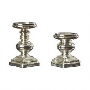 ชุดเชิงเทียนโลหะสีเงิน 2 ชิ้น ฐานสี่เหลี่ยม ชุบนิกเกิล สำหรับวางกลางโต๊ะ - Product Image 1