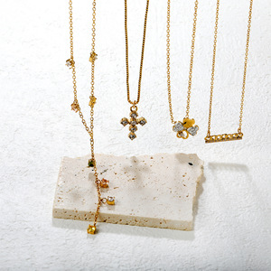 สร้อยคอจี้แฟชั่น สแตนเลส รูปใบโคลเวอร์สี่แฉก ประดับเพชรขาว ดีไซน์แบบฝังเพชร เหมาะเป็นของขวัญสำหรับผู้หญิง - Product Image 1