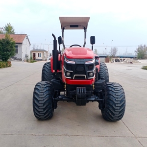Tracteur agricole à roues motrices rouges 4x4, moteur haute productivité, pneus durables - Product Image 1