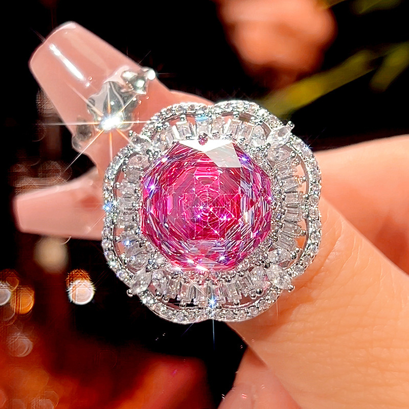 Bague rouge rosé, taille ajustable.