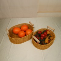 Keranjang anyaman Organizer alami Oval buatan tangan terlaris dengan pegangan keranjang plastik penyimpanan besar untuk hadiah pohon keranjang