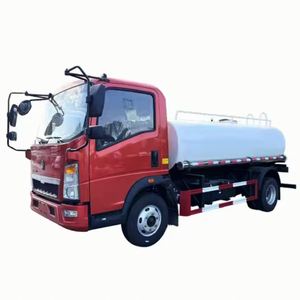 Nuevo Mini Camión Cisterna de Combustible de 10000 Litros de Capacidad, Tracción 4x2, Tanques de Combustible de Aluminio, Camión Howo - Product Image 1