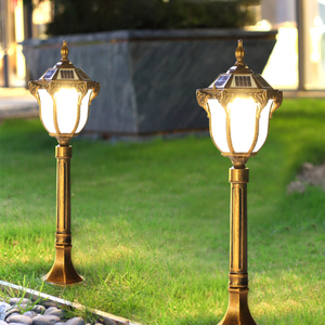 เสาไฟสวนพลังงานแสงอาทิตย์ ทองเหลือง LED IP66 พร้อมเซ็นเซอร์ตรวจจับความเคลื่อนไหว แสงวอร์มไวท์ โคมแก้ว สำหรับภายนอกอาคาร รับประกัน 10 ปี - Product Image 2