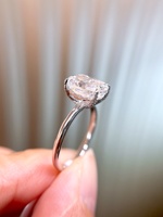 Fabrik-Großhandelspreis 14K 18K Massivgold Kissenförmiger Schliff 3 Karat Labor-Gezüchteter Diamant Solitärring Damen Hochzeits- & Jubiläumsgeschenke