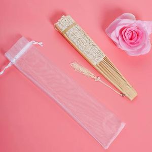 Éventail pliant artisanal QM en dentelle colorée, blanc, pour mariée, cadeau de mariage personnalisé - Product Image 4
