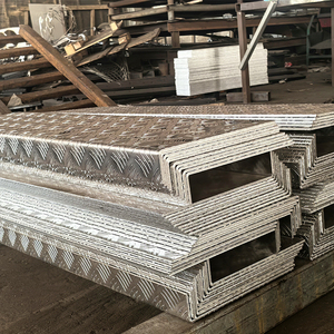 Plaque antidérapante en <span class=keywords><strong>aluminium</strong></span> à motif diamant, en stock, pour marches d'escalier pliées, revêtement de plateforme, matériau de construction extérieur - Product Image 1