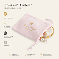 Pochette de rangement pour bijoux en velours avec logo personnalisé, fermeture à cordon réglable et options de taille personnalisées pour les bijoux