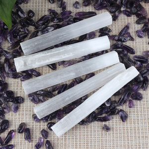 หินเซเลไนต์ธรรมชาติแท่งสีขาวสำหรับบำบัดและตกแต่ง ขายส่ง - Product Image 1