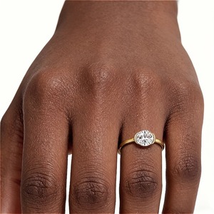 Klassische Verlobungsringe 14K Goldplattiert Ovaler Schliff 2 Karat Moissanit Krappenfassung Unisex-Ring für Jubiläen - Product Image 4