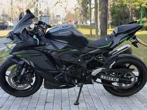 <span class=keywords><strong>Kawasaki</strong></span> Ninja ZX-4R - Motocicleta Supersport de 400cc con Motor de <span class=keywords><strong>Cuatro</strong></span> Cilindros en Línea - Product Image 3