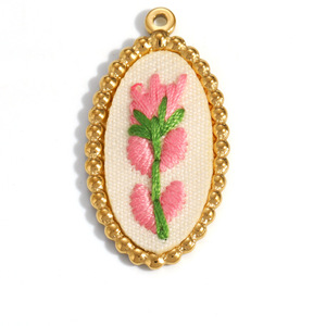 SUMMLY Ciondoli Vintage a Forma di <span class=keywords><strong>Cuore</strong></span> Ovale con Fiori, Placcati in <span class=keywords><strong>Oro</strong></span> 18K, Charm in Acciaio Inossidabile, Gioielli alla Moda - Product Image 3