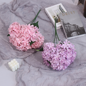 Fleurs d'hortensia artificielles à cinq têtes en soie faites à la main pour la décoration douce des salles de mariage, arrangements floraux pour la maison et les restaurants - Product Image 4
