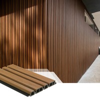 Revêtement extérieur en WPC innovant au design original, avec un rapport esthétique optimisé, espacement large et étroit, léger et haute efficacité