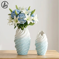 Vase à fleurs en céramique bleu et rose, design artistique ombré, texture spirale unique, décoration nordique pour la maison, récipient floral.