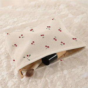 Pochette de rangement en velours côtelé à imprimé cerises - Trousse de toilette légère et portable - Product Image 5