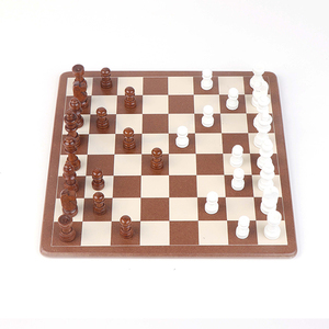 Ensembles de jeux <span class=keywords><strong>d</strong></span>'échecs en bois classiques faits à la main à bas prix 3 en 1 plateau <span class=keywords><strong>d</strong></span>'échecs pliable 3D jouet <span class=keywords><strong>pour</strong></span> <span class=keywords><strong>d</strong></span>ébutants <span class=keywords><strong>pour</strong></span> enfants - Product Image 3