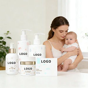 Set per la Cura della Pelle Sensibile dei Neonati <span class=keywords><strong>con</strong></span> Lozione Idratante a Base di Erbe e Vitamina C, Olio da Massaggio, Shampoo e Bagnoschiuma per Tutti i Tipi di Pelle - Product Image 1