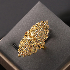 Anello Marquise Traforato Stile Corte per Donne, Elegante Gioiello da Dito alla Moda - Product Image 4