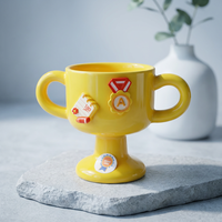 Tasse trophée en céramique artisanale à double poignée, design médaille Kawaii, compatible lave-vaisselle, cadeau mignon de dessin animé pour enfants, usage au bureau