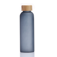 Bouteille d'eau portable pour la gym avec couvercle en bambou, vente en gros de bouteilles d'eau de sport en verre transparent