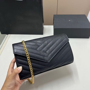 กระเป๋าแฟชั่นสุดหรูทรงซองจดหมาย ดีไซน์เนอร์แบรนด์ กระเป๋าสะพายไหล่เดี่ยวแบบโซ่ลายตาราง  รับสกรีนโลโก้  กระเป๋าสะพายข้าง  รุ่น Caviar Sauce - Product Image 3