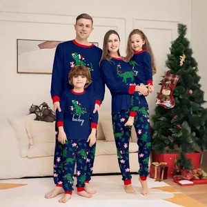 Set Pigiama Natalizio per Famiglia, Stile Europeo e Americano, con Stampa di Lettere e Auto, per Foto e Decorazioni Domestiche - Product Image 1