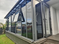 Véranda en verre avec design de toit en arc, balcon, serre et abri en verre, véranda de jardin avec toit rétractable à vendre
