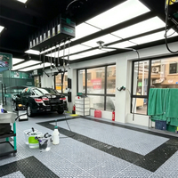 Station de travail complète pour l'esthétique automobile, cabine de lavage de voitures pour garage, espace de travail pour le detailing automobile avec enrouleur de tuyau d'air et grille de drainage au sol