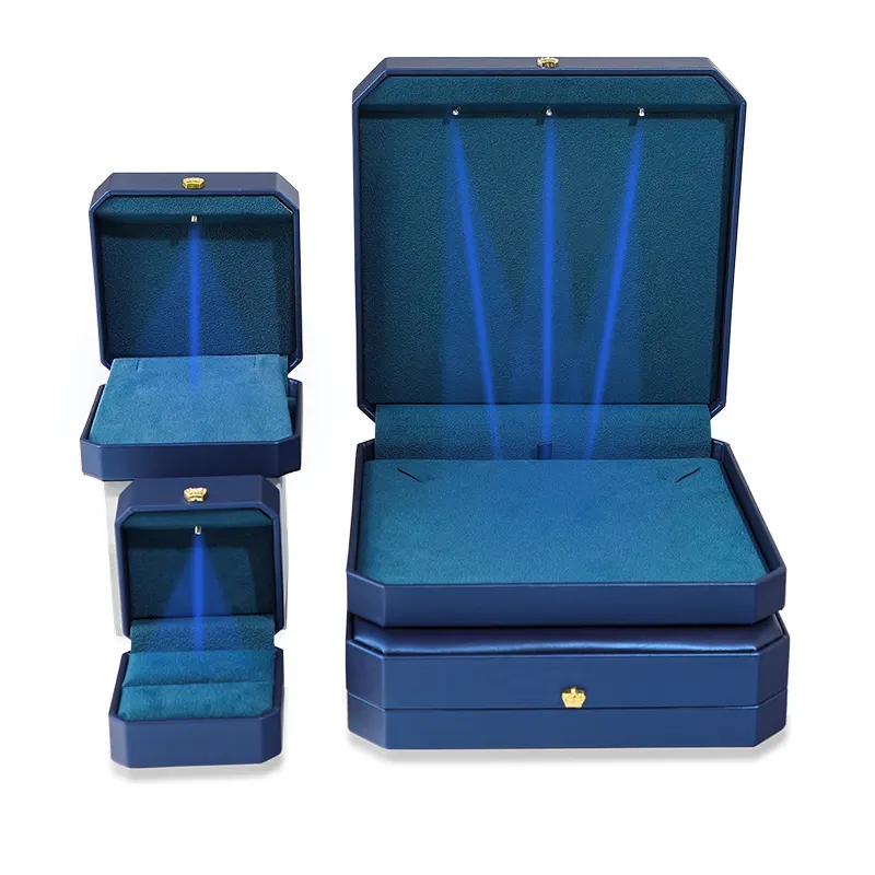 Logotipo personalizado com caixas de exibição de presente de marca de luxo em couro PU para embalagens de anéis e colares com luz LED