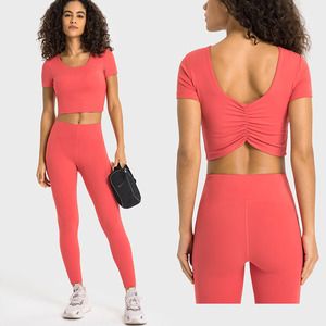 Nuovo <span class=keywords><strong>Design</strong></span> Primavera 2025: Set Sportivo da Donna con T-shirt Corta con Arricciatura Posteriore e Leggings Modellanti, Completo Fitness Yoga in 2 Pezzi - Product Image 1