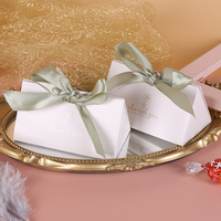 Boîte en papier texturé estampé à chaud, pliable en triangle, avec nœud en soie, pour bonbons et friandises de mariage