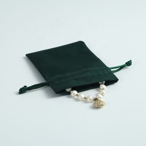 Sacchetto di Lusso 7x9cm in Pelle Scamosciata Verde Scuro, Leggero e Morbido, di Alta Qualità, per Esposizione Gioielli e Confezione Regalo con Cordoncino - Product Image 2