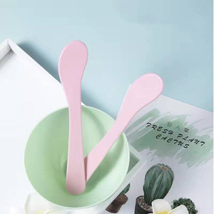 Spatula Makeup Spatula Plastik Merah Muda Hijau, Sendok Krim Masker Wajah Sendok Kosmetik Mini PP - Product Image 3
