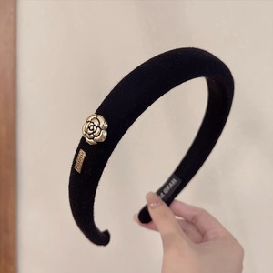 नए आगमन फ्फी विंटेज कैमलेलिया फोम हेडबैंड के साथ नए आगमन फ्लुफी विंटेज हेडबैंड - Product Image 4