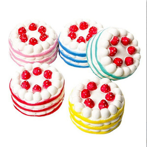 Giocattoli Squeezable a Forma di Torta alla Fragola in Schiuma PU, Kawaii Giapponese, Morbidi e Profumati, a Lenta Risalita - Product Image 6