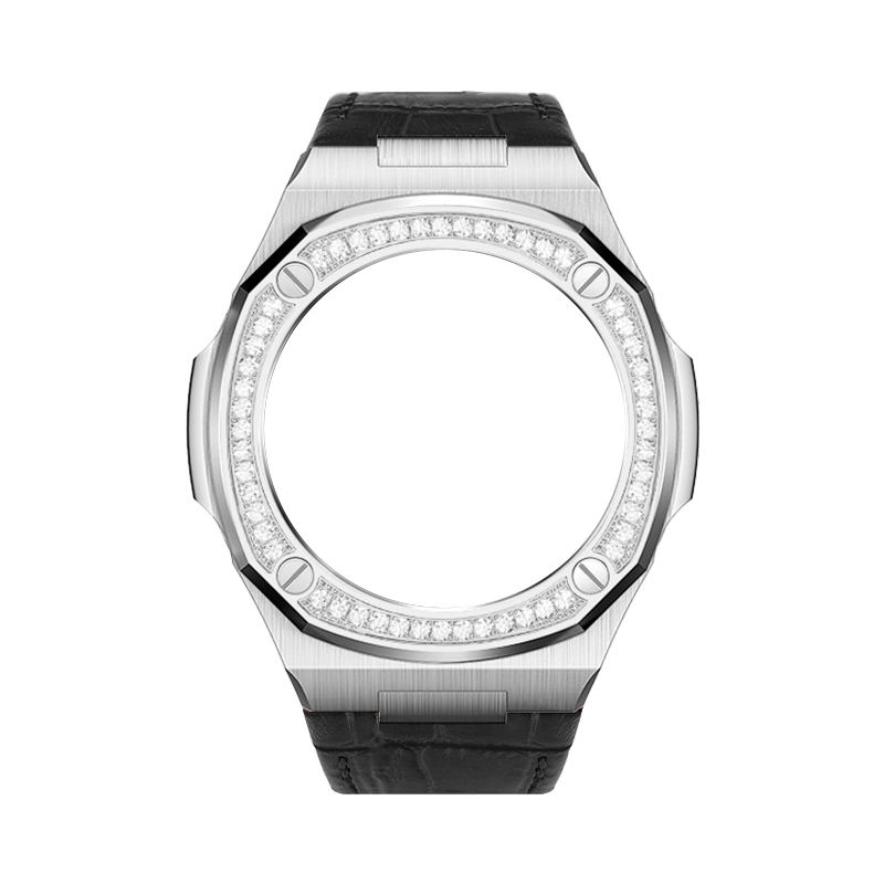 boîtier argenté-bracelet en cuir noir