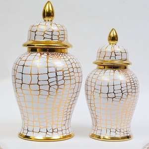 Vase en céramique décoratif au design spécial, vase à fleurs moderne de luxe pour hôtel, pots à gingembre pour la maison et les mariages - Product Image 3