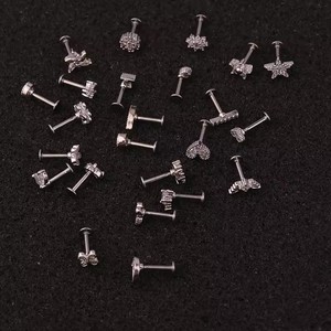 Boucles d'oreilles Moissanite Crâne, style défilé de la Semaine de la Mode, professionnelles, très tendance sur les réseaux sociaux, avec sertissage de pierres et sécurité renforcée - Product Image 3