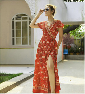 2024 nouvelle robe pour femmes avec décoration plissée col en v mi-taille jupe longue minceur couverture Sexy en Europe royaume-uni - Product Image 5