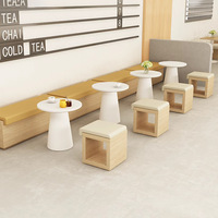 Ensemble de sièges et table de restaurant commercial minimaliste moderne avec banquette murale, chaises et tabourets en bois massif pour restaurants de nouilles